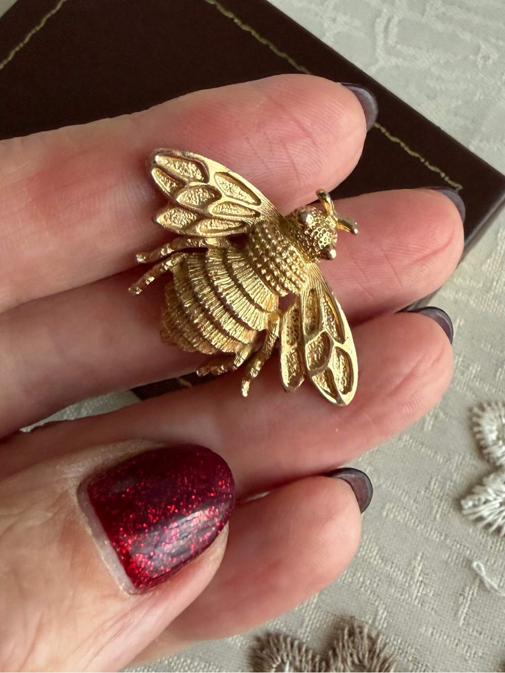 Vintage Avon Gold Bee Brooch Pin - Women's Accessory - Picture 3 of 4